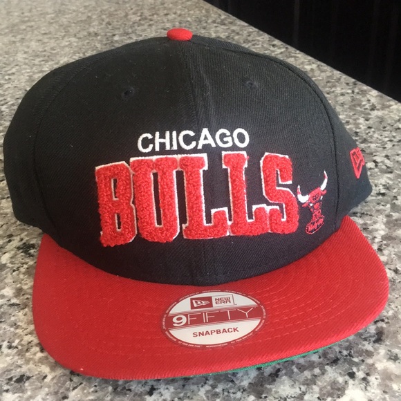59Fifty Snap Back Bulls Hat - Picture 1 of 5